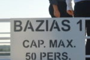 Bani necheltuiţi, redistribuiţi de Consiliul Judeţean. Pentru drumuri, dar şi pentru catamaranul Baziaş 1!