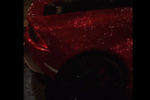 Sute de oameni s-au adunat sa admire masina unei moldovence din Londra! Bolidul e UNIC in lume! Cum l-a tunat