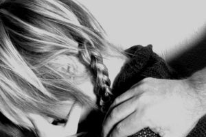 Pedofilul din Ramnicu Valcea, retinut de politisti si… eliberat rapid! Marturia SOCANTA  a unei mamici!