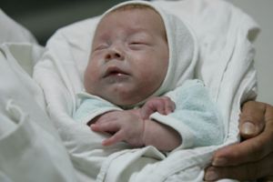 Mamicile s-au intors azi la Maternitate si si-au luat acasa bebelusii abandonati!