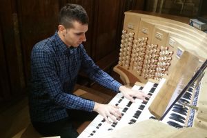 Un băcăuan (în)cântă Parisul