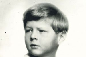 ÎL CÂNTĂ TOATĂ LUMEA! UN CÂNTECEL PENTRU REGELE MIHAI!