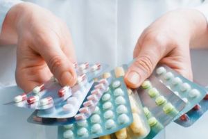 Preţurile medicamentelor cumpărate şi decontate din bani publici, secretizate în urma unui ordin al ministrului Florian Bodog