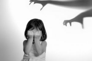 Trauma afectează fetele şi băieţii în mod diferit