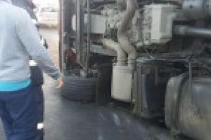 GALERIE FOTO / UPDATE: Soferul TIR-ului rasturnat intre Gulianca si Corbu Nou era beat si a adormit la volan