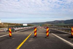 Premierul Tudose a trimis Corpul de Control la CNAIR: 24 km de autostradă într-un an