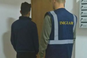Un irakian de 20 de ani va fi expulzat din România pentru faptele sale