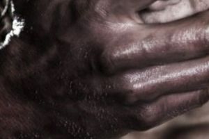 Viol cu muşcături. O femeie însărcinată a fost abuzaţă cu brutalitate în faţa fiului de cinci ani