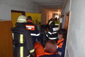 Un barbat din Valeni a fost gasit mort in casa. Pompierii au spart usa, la solicitarea unui vecin