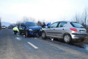 FOTO Patru răniţi într-un accident la ieşirea din Cisnădie