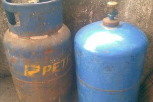 Ce înseamnă să stai cu ochii ca pe butelie