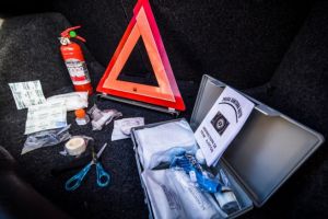 ATENȚIE, au crescut amenzile! Lista obiectelor pe care trebuie să le ai tot timpul în maşină