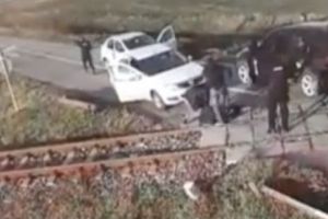 Atenţie, imagini cu puternic impact emoţional! A apărut FILMUL BĂTĂII aplicate de poliţişti fratelui Biancăi Drăguşanu şi prietenului său, din eroare