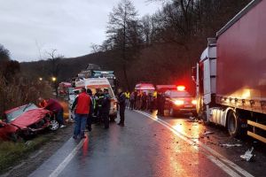 Trei maşini implicate într-un accident pe DN7 la Tălmaciu