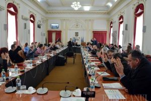 CJ Bihor va rezolva modernizarea scenei Teatrului şi dotarea Muzeului cu bani din fondurile Programului Ro-Hu