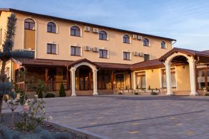 Restaurantul Pensiunii ”Select” din Alba Iulia, redeschis după ce toate analizele au ieşit corespunzătoare. Patronul: Îmi cer scuze clienţilor pentru disconfort