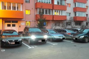 Întâmplare în parcare. Ce a păţit un şofer căruia altul îi ocupase abuziv locul plătit