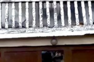 A dat foc la casă şi s-a sinucis