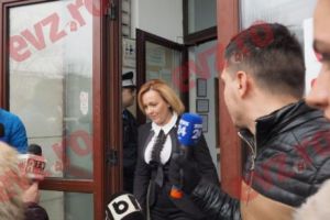 Tudose - ”Prietenul pedofililor” şi Carmen Dan – ”ministru mincinos”, încăieraţi de un şef de serviciu secret