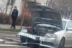 Trei răniţi într-un accident produs pe o stradă din Bacău