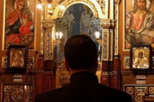 Biserică din Săcele pradată de un hoţ din Prahova, urmărit internaţional