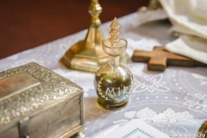 Semnificaţii ale ungerii cu Sfântul Mir la Botez