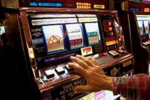 Prejudiciu de peste un milion de lei, pentru afaceri cu un aparat de „păcănele” fără ...