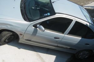 De beat ce era a mers 60 de metri cu maşina printr-un şanţ de beton