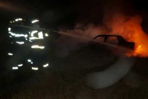 O maşină s-a făcut scrum la Cosmeşti