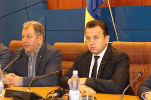 Ministrul Educaţiei despre mobile, uniforme, serviciul pe şcoală şi auxiliare. ”Îi învăţam pe copii să omoare şoarecii”