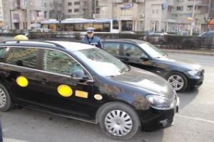 Razie în Piaţa Mărăşti! Mai multe pesroane au fost duse la secţie FOTO