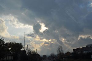 Avertizare meteo de vânt, precipitaţii, răcire a vremii