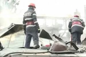 A fost prins piromanul care a incendiat 8 case in Calugareni, Prahova. Barbatul, internat la psihiatrie