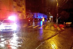 Tânărul de 23 de ani din Ciumbrud care a condus beat, a omorât o femeie şi a rănit grav o fată pe trecerea de pietoni a fost trimis în judecată