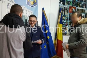 Doi tineri din Constanta recompensati de politisti pentru spirit civic. Prin ce s-au remarcat acestia (galerie foto)