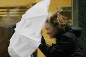 Avertisment de vreme rea în aproape toată ţara! Urmează vreme rece, precipitaţii şi vânt puternic