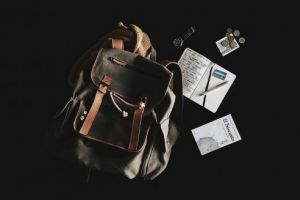 Fă-ţi bagajele şi hai în călătorie cu bani puţini!