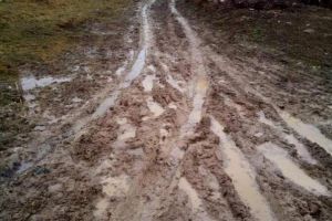 FOTO: Drumul noroaielor! Apel disperat al localnicilor din Mahriu