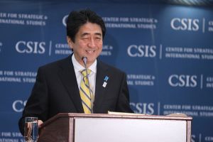 Vizita istorica: Premierul Japoniei, Shinzo Abe, vine in Romania