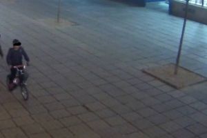 Copil de 6 ani disparut de acasa, gasit de politistii locali in Piata Victoriei