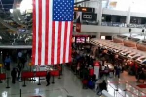 EXPLOZIE  pe un aeroport din New York. Evacuare de urgenţă. Breaking News
