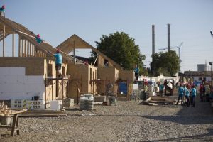 Kronospan încheie un nou an de parteneriat de succes cu Habitat for Humanity