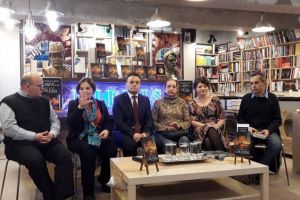 Adrian Lesenciuc şi-a lansat romanul „Cimitirul eroilor” la Braşov