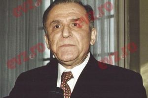 Mărturii INCREDIBILE despre Ion Iliescu. Cum s-a făcut „PRAF” la o petrecere: „Unii se SĂRUTAU...”