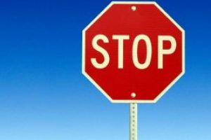 Franta: Un septuagenar care a condus de 17 ori in acelasi sens giratoriu, oprit de politie dupa o cursa… ametitoare