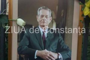 Parastasul de 40 de zile de la moartea Regelui Mihai are loc la Curtea de Arges. Sute de persoane participa la slujba