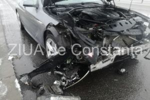 Imagini de la eveniment. Prima ninsoare din acest an face victime la Constanta. Accident rutier pe Autostrada A4. Un autoturism BMW seria 6 implicat (galerie foto)