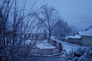 Avertizare METEO de vânt puternic pentru 15 judeţe. În câteva localităţi din Alba a nins – FOTO