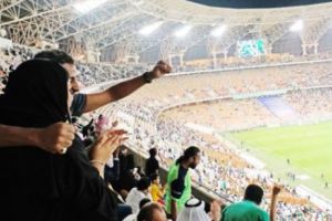Zi ISTORICĂ în Arabia Saudită! Femeile AU ASISTAT pentru PRIMA OARĂ în tribune la un meci de fotbal - VIDEO EMOȚIONANT 