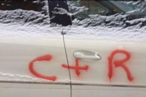 Maşina unui lider PSD a fost VANDALIZATĂ: „Nu cred că e o coincidenţă”